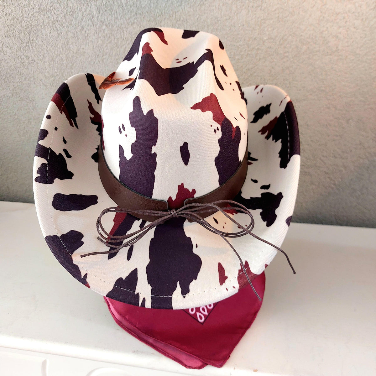 Cow Hide Feather Cowboy Hat Set with Bandana & Bolo Tie – 57 cm